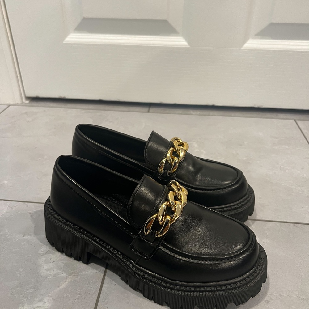 5.5 loafers brand new have only been wore once.